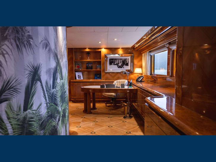 LADY G Mondomarine 146 master cabin study area or office