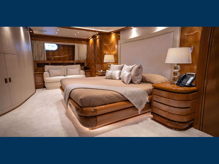 LADY G Mondomarine 146 VIP cabin bed