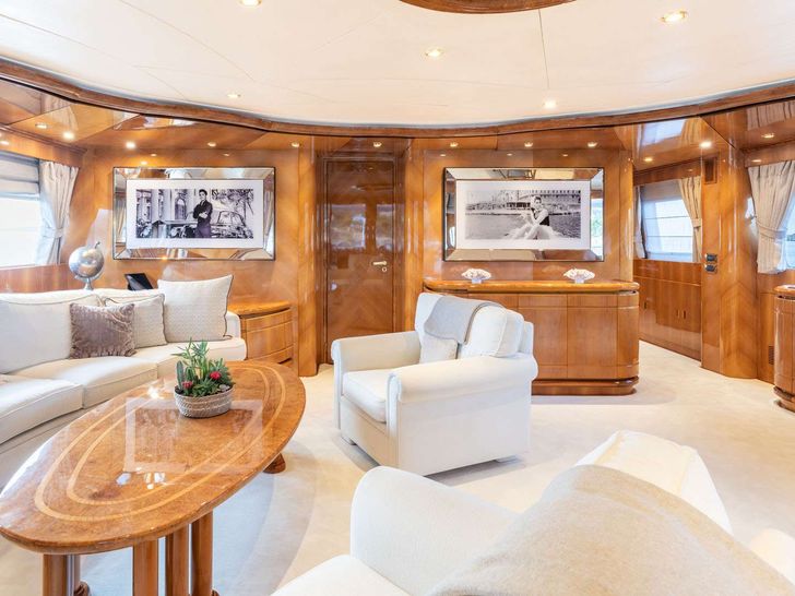 LADY G II Mondomarine 146 - sky lounge LADY G II Mondomarine 146 - sky lounge