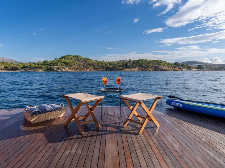 LADY G II Mondomarine 146 - swim platform LADY G II Mondomarine 146 - swim platform