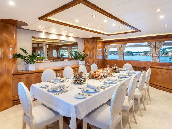 LADY G II Mondomarine 146 - main dining area LADY G II Mondomarine 146 - main dining area