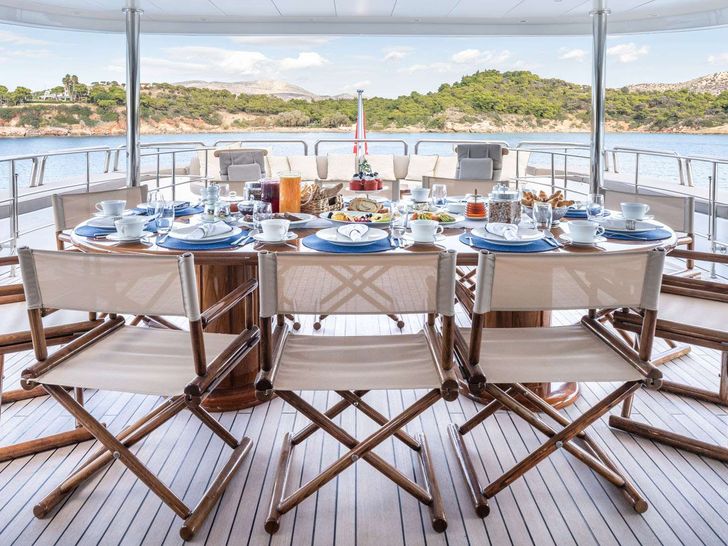 LADY G II Mondomarine 146 - aft alfresco dining area LADY G II Mondomarine 146 - aft alfresco dining area