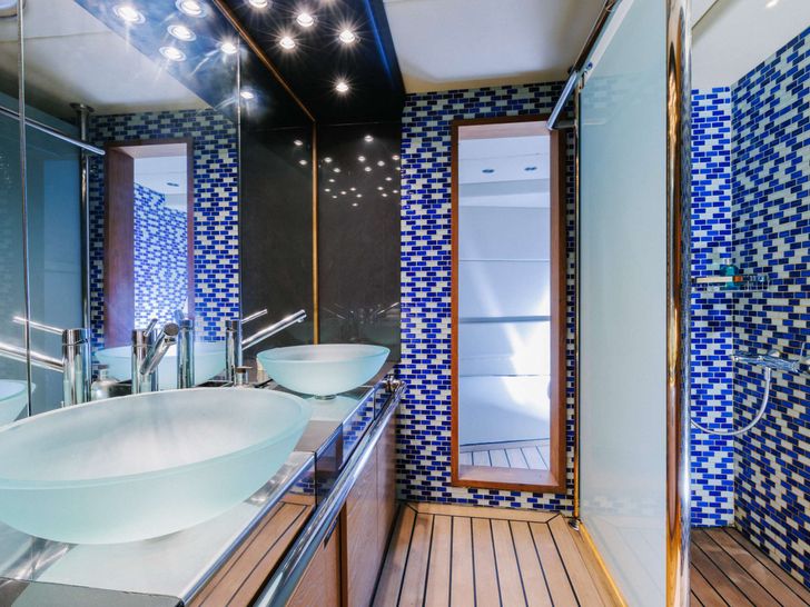 GEMAYA Abeking and Rasmussen 33m - master cabin bathroom GEMAYA Abeking and Rasmussen 33m - master cabin bathroom