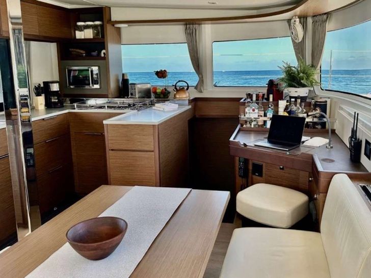 RITMO Lagoon 46 - saloon and galley RITMO Lagoon 46 - saloon and galley