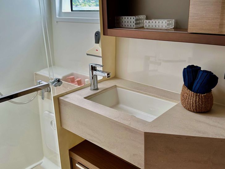 RITMO Lagoon 46 - cabin bathroom RITMO Lagoon 46 - cabin bathroom