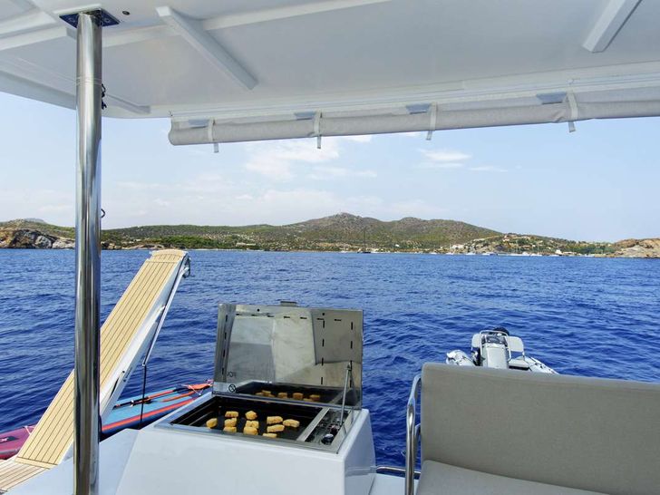 HELIDONI Fountaine Pajot Tanna 47 - aft deck BBQ HELIDONI Fountaine Pajot Tanna 47 - aft deck BBQ