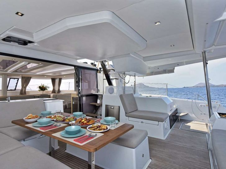 HELIDONI Fountaine Pajot Tanna 47 - aft deck dining area HELIDONI Fountaine Pajot Tanna 47 - aft deck dining area