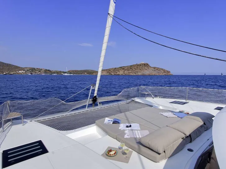 HELIDONI Fountaine Pajot Tanna 47 - foredeck HELIDONI Fountaine Pajot Tanna 47 - foredeck
