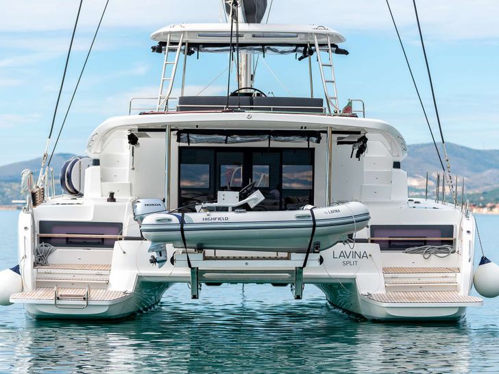 LAVINA Lagoon 51 - stern view with the tender LAVINA Lagoon 51 - stern view with the tender