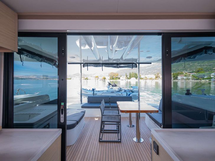 LAVINA Lagoon 51 - saloon entrance LAVINA Lagoon 51 - saloon entrance