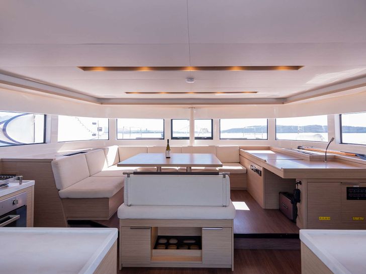 LAVINA Lagoon 51 - dining area LAVINA Lagoon 51 - dining area
