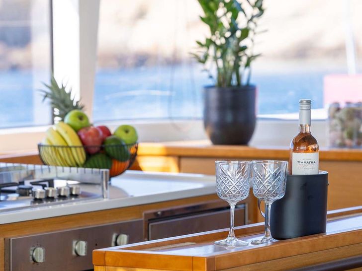 KING OF DIAMONDS Lagoon 560 S2 galley with wine KING OF DIAMONDS Lagoon 560 S2 galley with wine