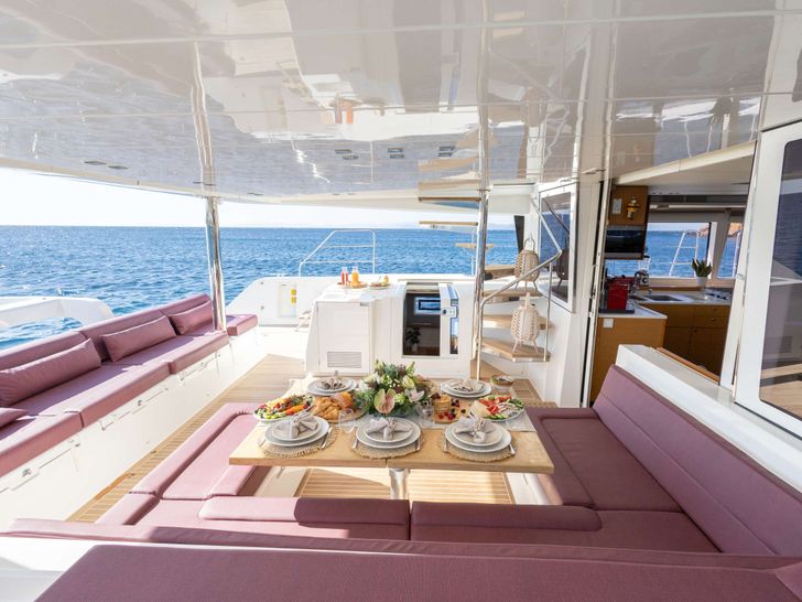 KING OF DIAMONDS Lagoon 560 S2 aft alfresco dining area KING OF DIAMONDS Lagoon 560 S2 aft alfresco dining area