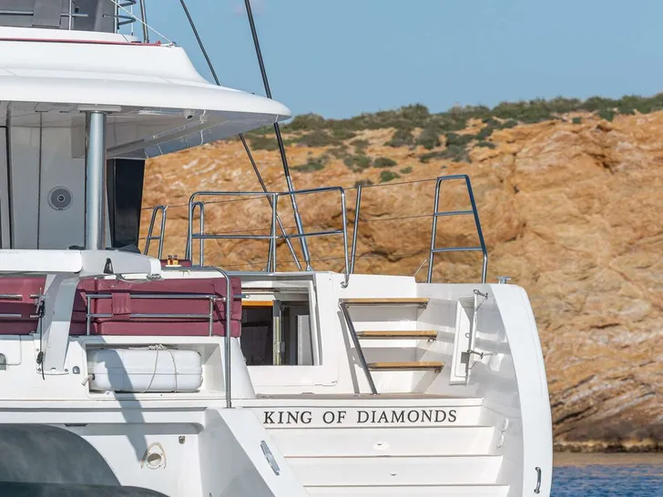 KING OF DIAMONDS Lagoon 560 S2 stern KING OF DIAMONDS Lagoon 560 S2 stern