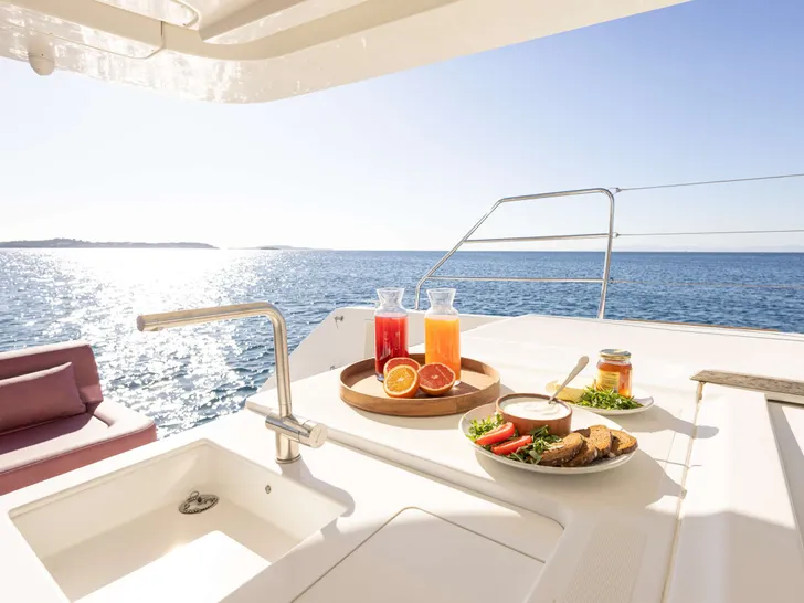 KING OF DIAMONDS Lagoon 560 S2 snacks KING OF DIAMONDS Lagoon 560 S2 snacks