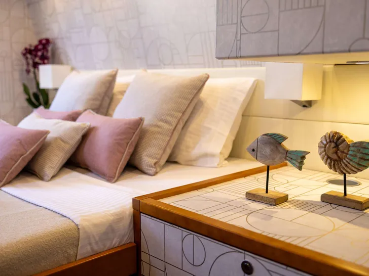 KING OF DIAMONDS Lagoon 560 S2 master cabin bed KING OF DIAMONDS Lagoon 560 S2 master cabin bed