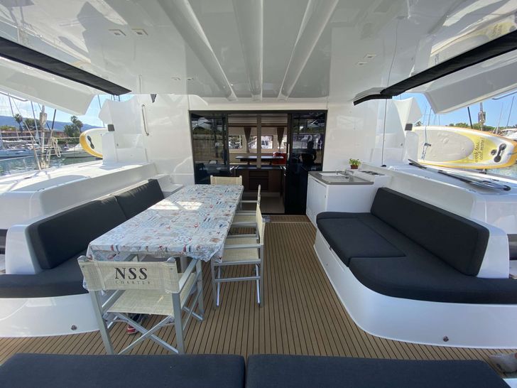 CORALINE Lagoon 50 aft deck