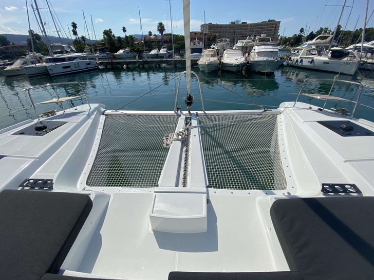 CORALINE Lagoon 50 - foredeck trampolines CORALINE Lagoon 50 - foredeck trampolines