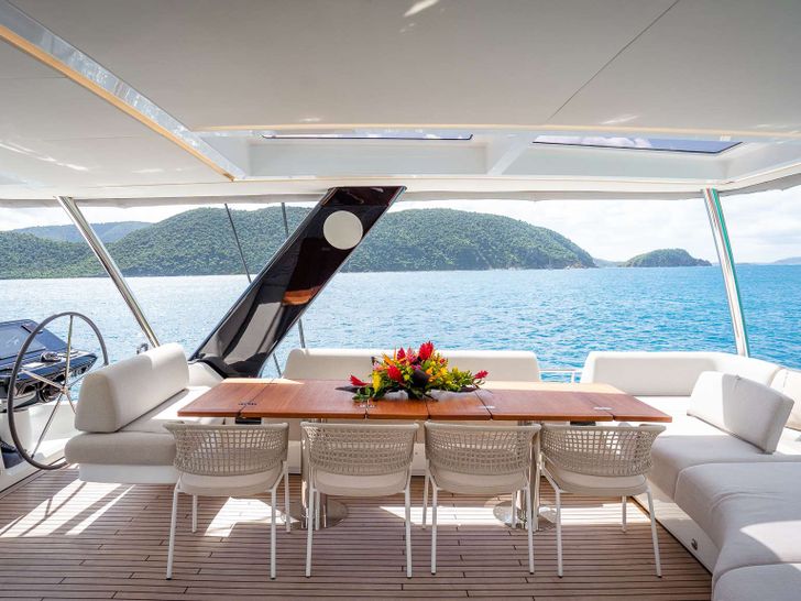 SEAHOME II Lagoon Sixty 5 - aft deck dining area SEAHOME II Lagoon Sixty 5 - aft deck dining area
