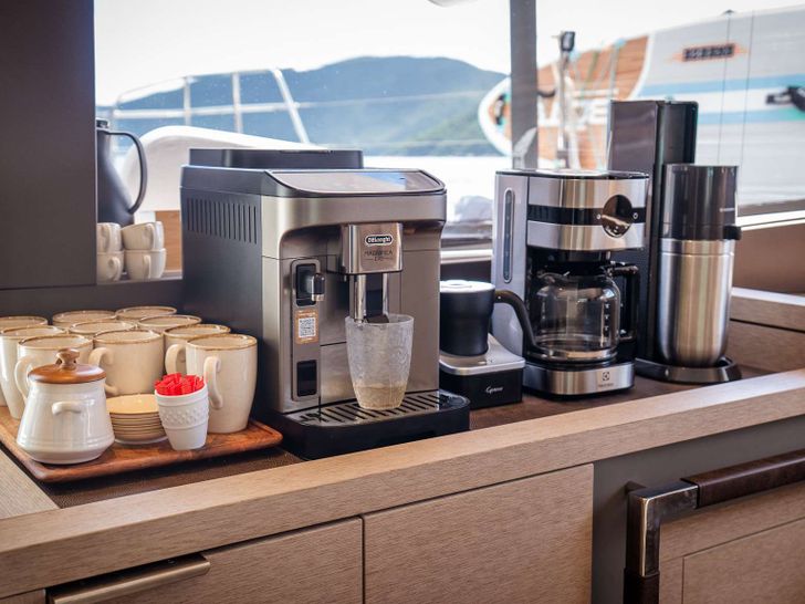 SEAHOME II Lagoon Sixty 5 - galley equipment SEAHOME II Lagoon Sixty 5 - galley equipment