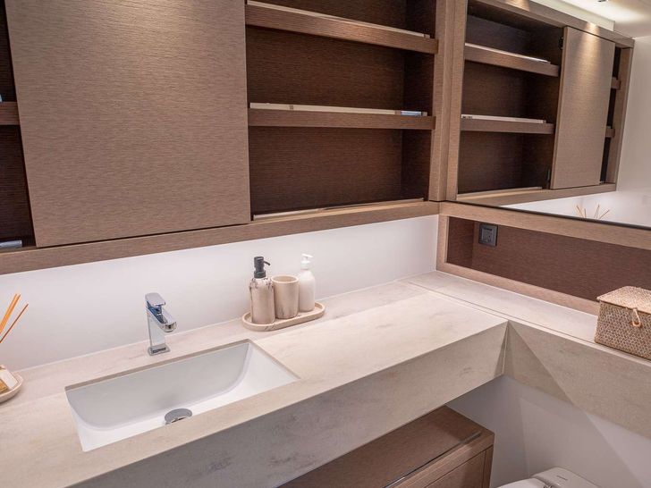 SEAHOME II Lagoon Sixty 5 - cabin 2 bathroom SEAHOME II Lagoon Sixty 5 - cabin 2 bathroom