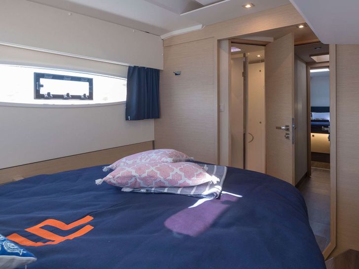 RISE Fountaine Pajot Astrea 42 - VIP cabin bed RISE Fountaine Pajot Astrea 42 - VIP cabin bed