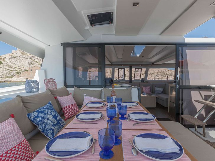 RISE Fountaine Pajot Astrea 42 - aft deck alfresco dining set up RISE Fountaine Pajot Astrea 42 - aft deck alfresco dining set up