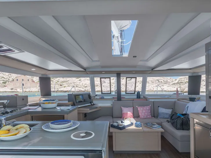 RISE Fountaine Pajot Astrea 42 - saloon RISE Fountaine Pajot Astrea 42 - saloon