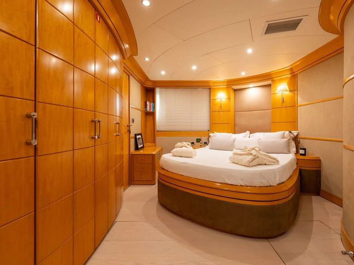 LADY B De Birs 85 - master cabin LADY B De Birs 85 - master cabin