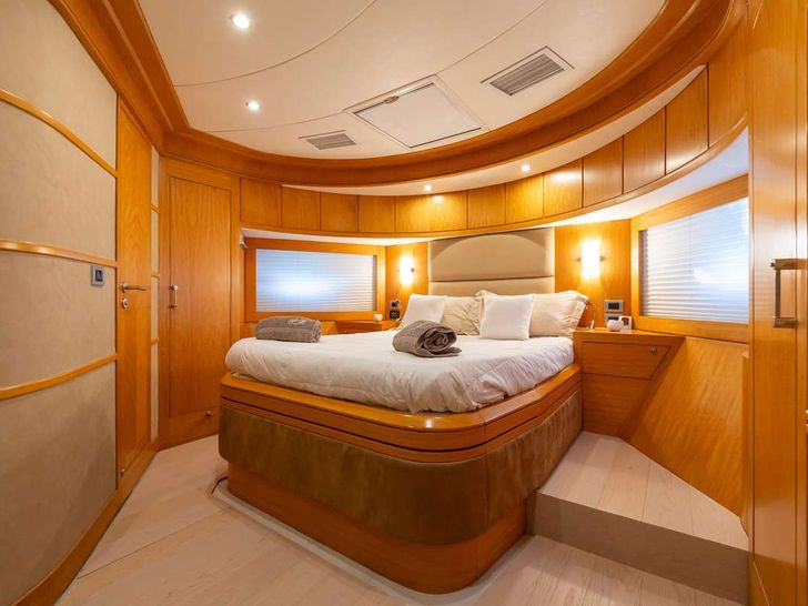LADY B De Birs 85 - VIP cabin LADY B De Birs 85 - VIP cabin