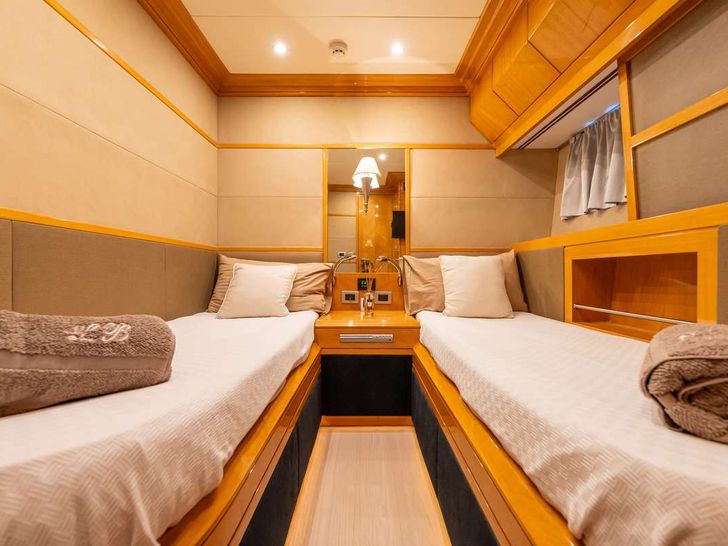 LADY B De Birs 85 - twin cabin LADY B De Birs 85 - twin cabin
