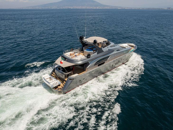 LADY B De Birs 85 - cruising aft view LADY B De Birs 85 - cruising aft view