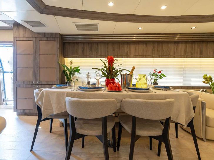 LADY B De Birs 85 - dining area LADY B De Birs 85 - dining area