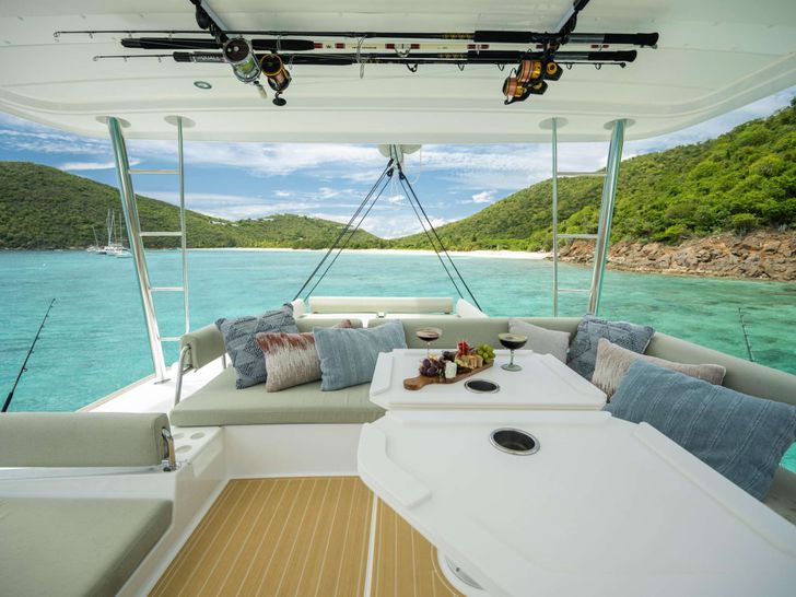 BORROWED BOUNTY Bali 4.8 Open Space - flybridge BORROWED BOUNTY Bali 4.8 Open Space - flybridge