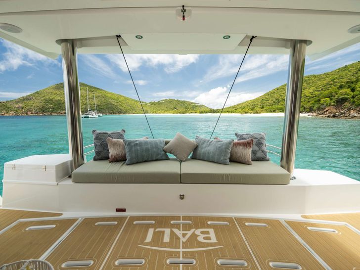 BORROWED BOUNTY Bali 4.8 Open Space - flybridge bronzing area BORROWED BOUNTY Bali 4.8 Open Space - flybridge bronzing area