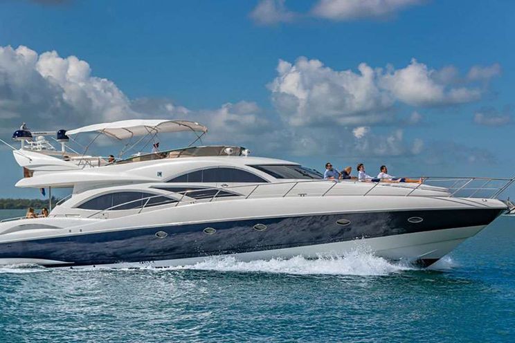 Charter Yacht GIULI - Sunseeker Manhattan 74 - 3 Cabins - Nassau - Exumas - Bahamas