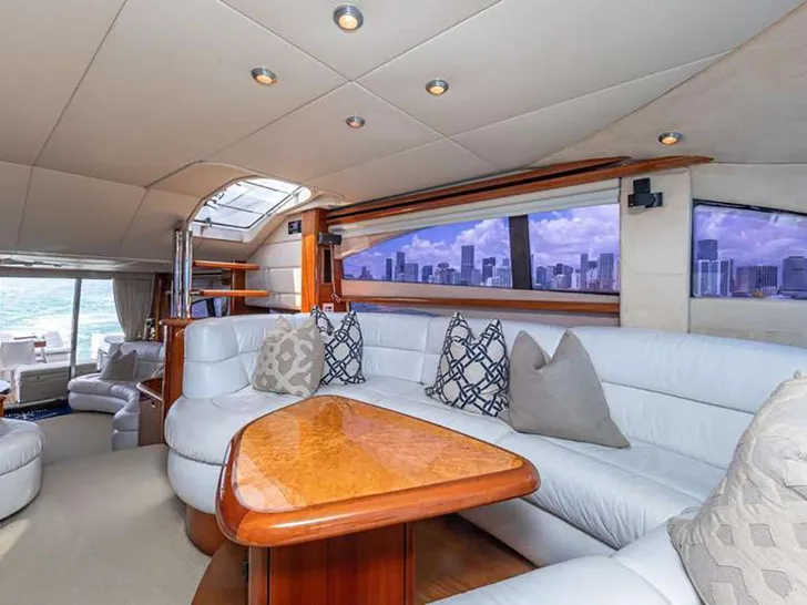 GIULI Sunseeker Manhattan 74 - saloon GIULI Sunseeker Manhattan 74 - saloon