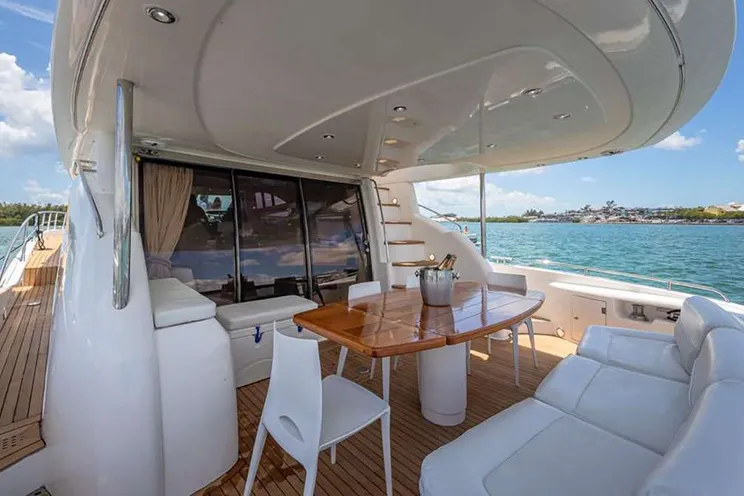 Charter Yacht GIULI - Sunseeker Manhattan 74 - 3 Cabins - Nassau - Exumas - Bahamas