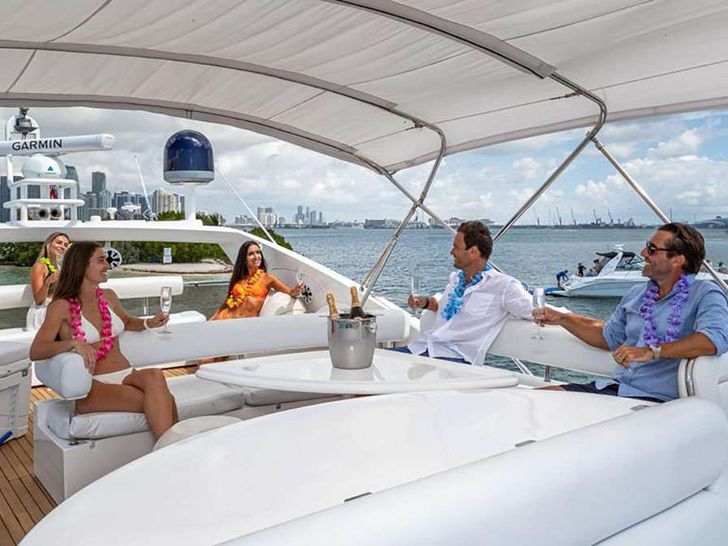 GIULI Sunseeker Manhattan 74 - flybridge GIULI Sunseeker Manhattan 74 - flybridge