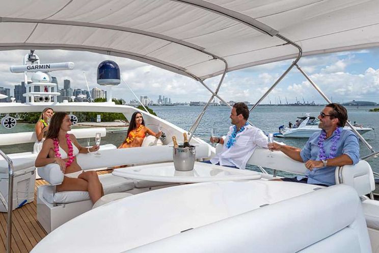Charter Yacht GIULI - Sunseeker Manhattan 74 - 4 Cabins - Nassau - Exumas - Bahamas