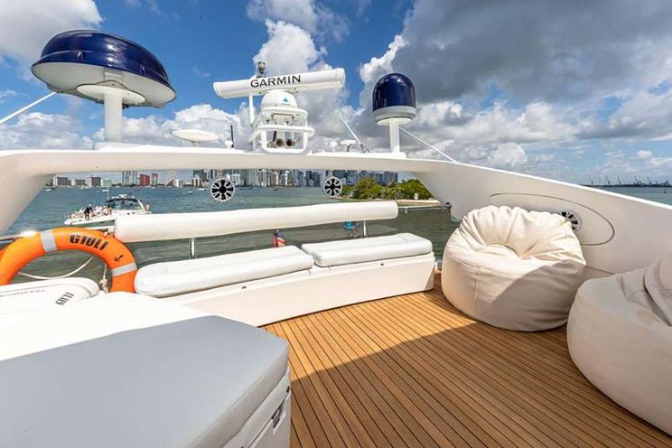 Charter Yacht GIULI - Sunseeker Manhattan 74 - 3 Cabins - Nassau - Exumas - Bahamas