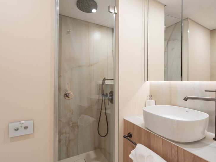 PERFECT MOON Moon 6TY - master cabin bathroom PERFECT MOON Moon 6TY - master cabin bathroom