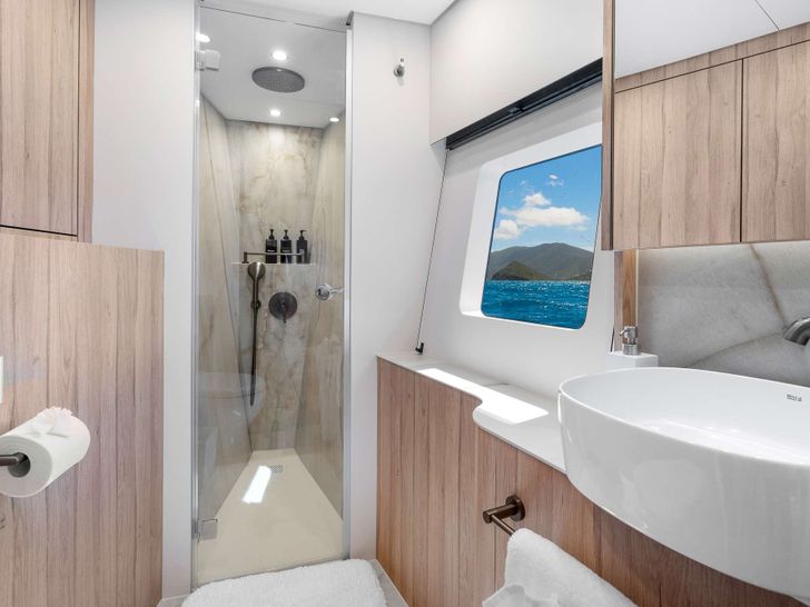 PERFECT MOON Moon 6TY - cabin shower PERFECT MOON Moon 6TY - cabin shower