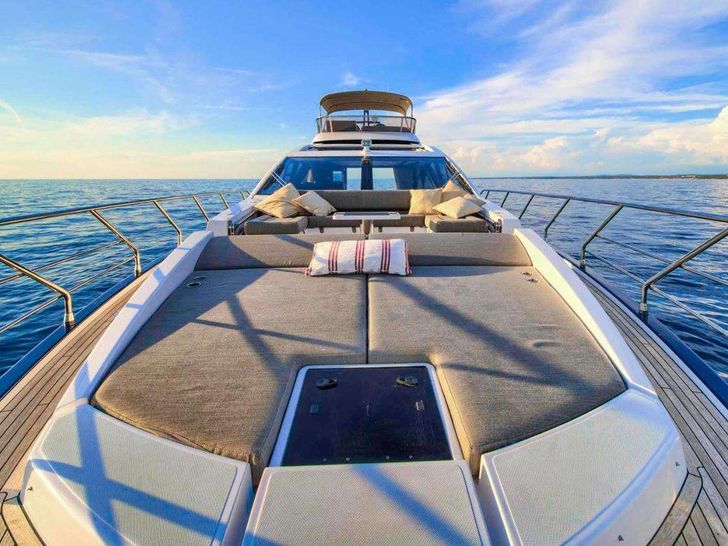 MUDITA Azimut S7 - foredeck MUDITA Azimut S7 - foredeck