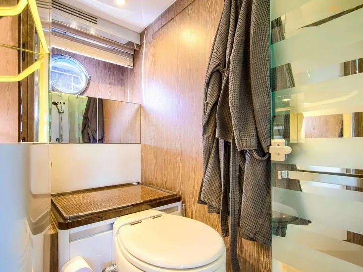 MUDITA Azimut S7 - VIP cabin bathroom MUDITA Azimut S7 - VIP cabin bathroom