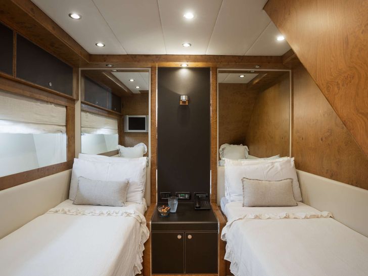 ANLIA Riva 85 Opera - twin cabin 2 ANLIA Riva 85 Opera - twin cabin 2