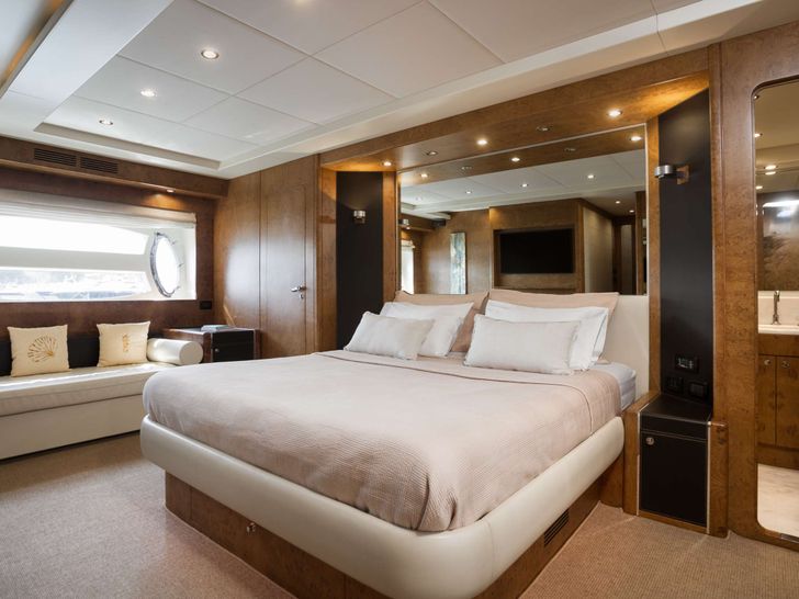ANLIA Riva 85 Opera - master cabin ANLIA Riva 85 Opera - master cabin