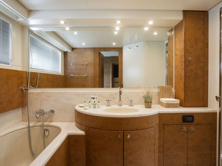 ANLIA Riva 85 Opera - master cabin bathroom ANLIA Riva 85 Opera - master cabin bathroom