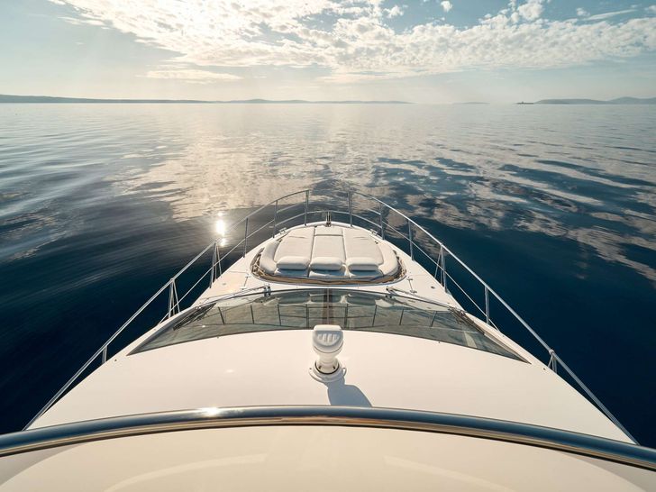 AMPARITO IV Azimut 55 Fly - foredeck AMPARITO IV Azimut 55 Fly - foredeck