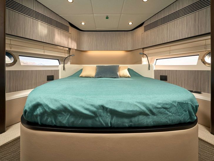 AMPARITO IV Azimut 55 Fly - master cabin AMPARITO IV Azimut 55 Fly - master cabin
